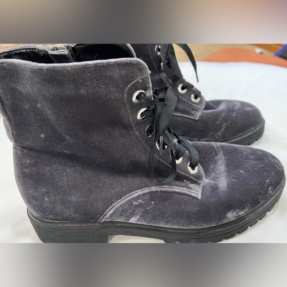 Women's Silver Gray Velvet Ankle Combat Moto Grunge Biker Goth Lace Up Boots - Picture 4 of 9